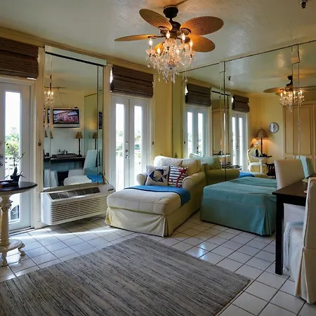 Renovated Studio In The Heart Of Palm Beach - Free Parking, Security Box-3