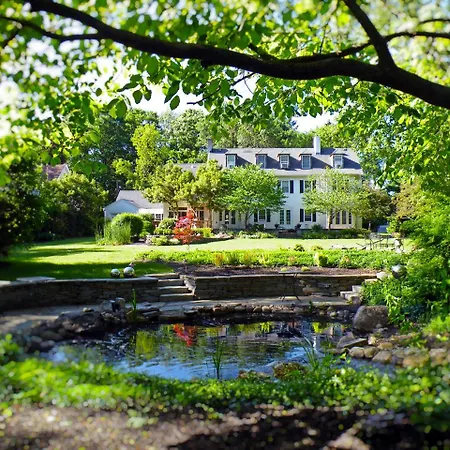 10 Fitch Luxurious Romantic Inn-3