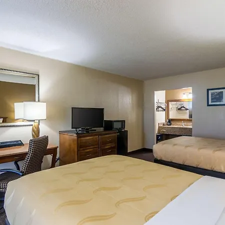 Quality Inn Shawnee I-40-2