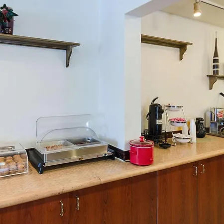 Econo Lodge Inn & Suites Johnson City-3