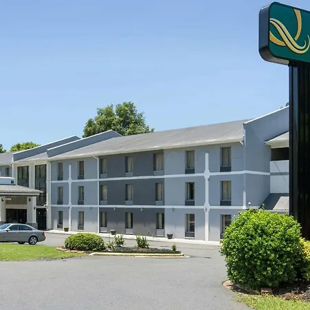 Quality Inn Airport-Near Uptown-2