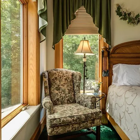 Inn At Wawanissee Point-3