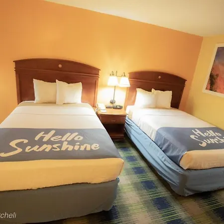 Days Inn By Wyndham Opelika-2