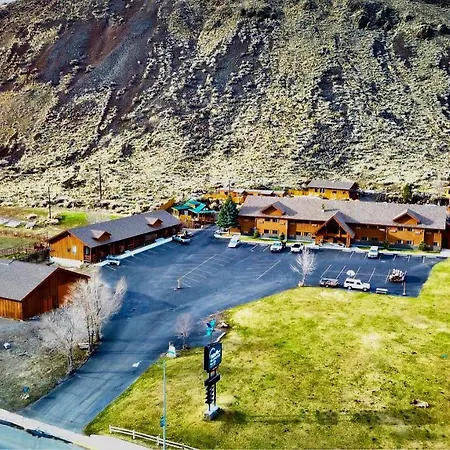 Yellowstone Village Inn And Suites-3