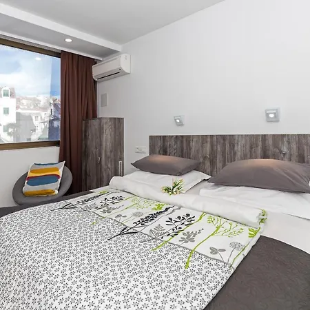 Apinelo Tower Rooms-3