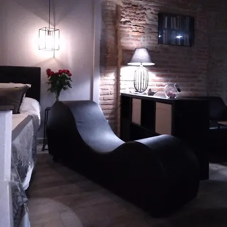 La Suite Romantique avec Jacuzzi au Cœur de Perpignan-2
