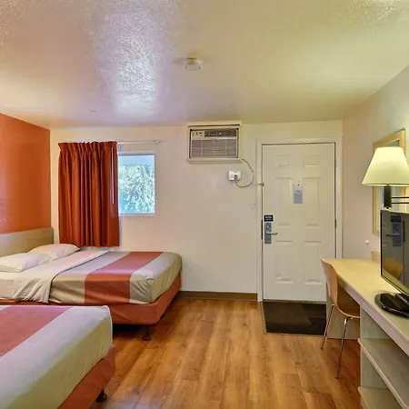 Travelodge By Wyndham Brattleboro Vt-2