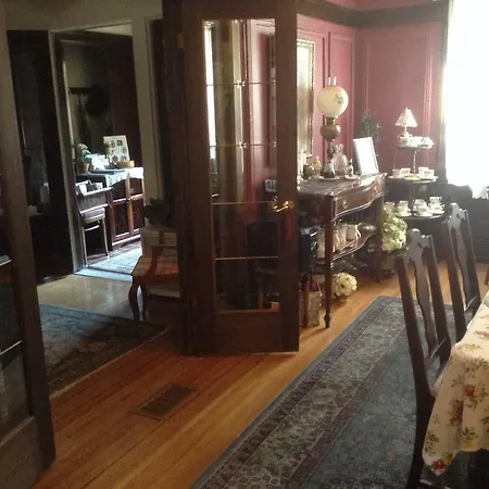 Hanover House Bed And Breakfast-3