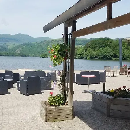 Hôtel Domaine du Lac Chambon-2