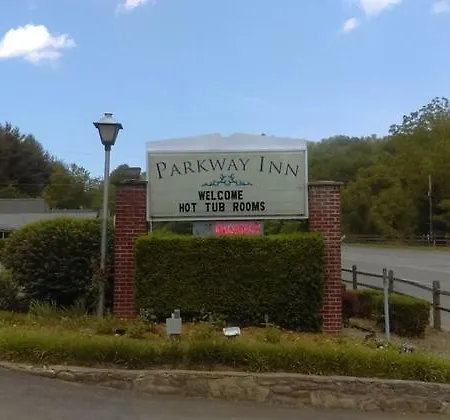 Parkway Inn-3
