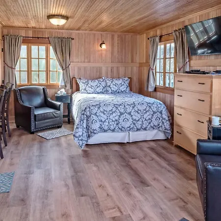 Whistling Winds Motel-3