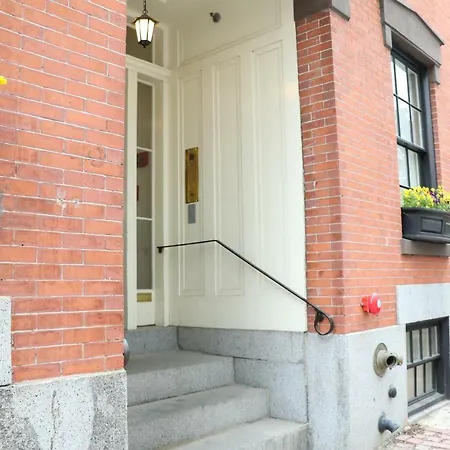 Charming & Stylish Studio On Beacon Hill #8-3
