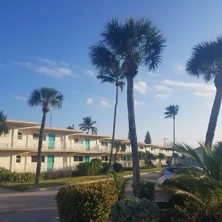 Carousel Beach Inn-3