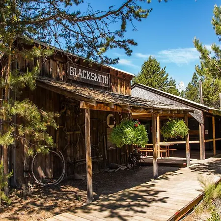 Bend-Sunriver Camping Resort Cottage 1-2