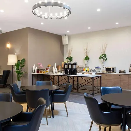 Microtel Inn By Wyndham Long Island City-2