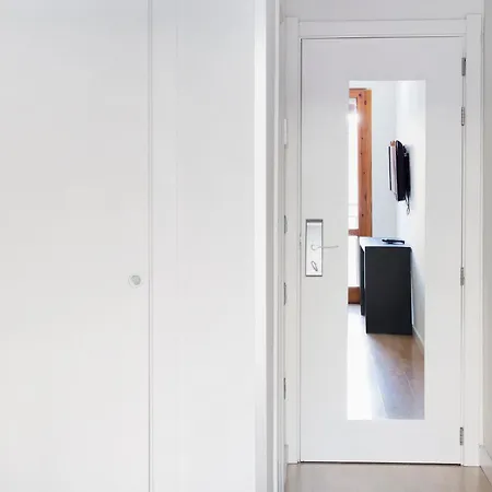 Hostal Un Punto Chic-Joaquin Costa-2