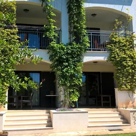 Apartments And Rooms Mofardin-3