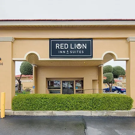 Red Lion Inn & Suites Redding-3