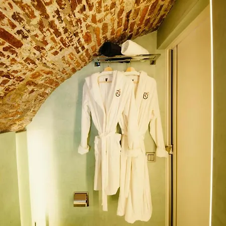 UKI-Hotel-3
