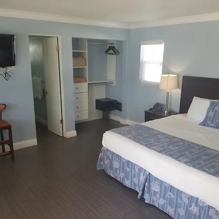 Carousel Beach Inn-2