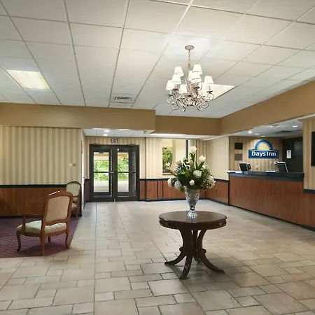 Days Inn By Wyndham Butler Conference Center-3
