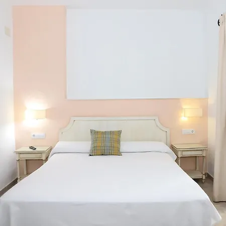 Hostal Doña Lola Marina-3