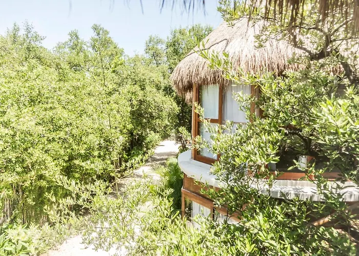 Mamasan Treehouses & Cabins Tulum