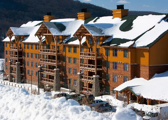 Hope Lake Lodge & Indoor Waterpark Cortland
