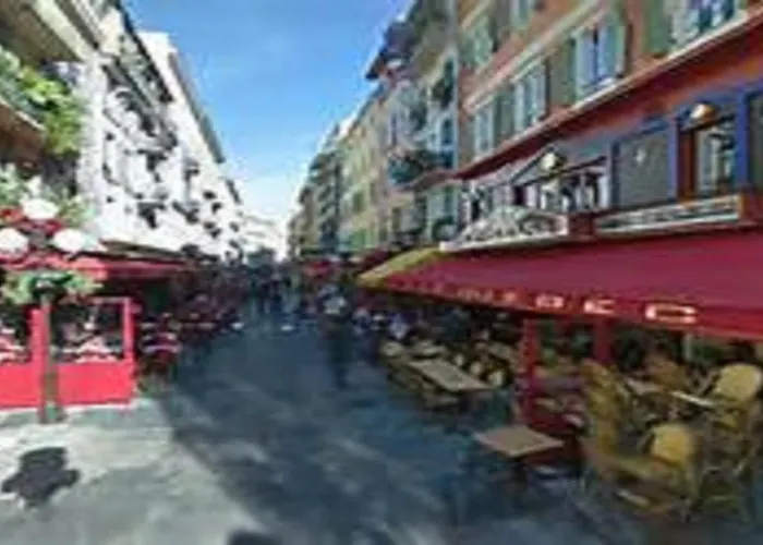 Aparthotel Studio carré d'or situé à 50 m de la plage à Nice
