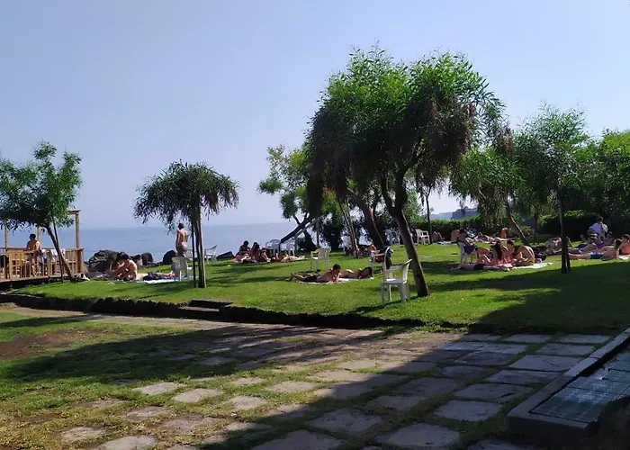 Bed and Breakfast Nero Basalto Azzurro Mare Aci Castello