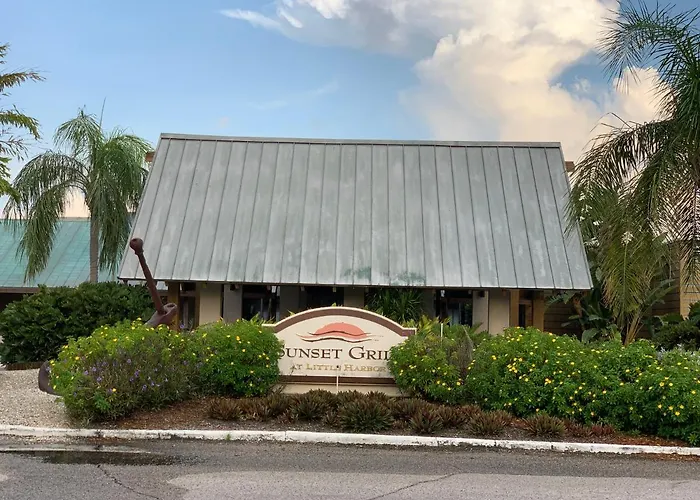 Resort Condo, Private Beach, Balcony With Water Views Bayside Retreat Ruskin