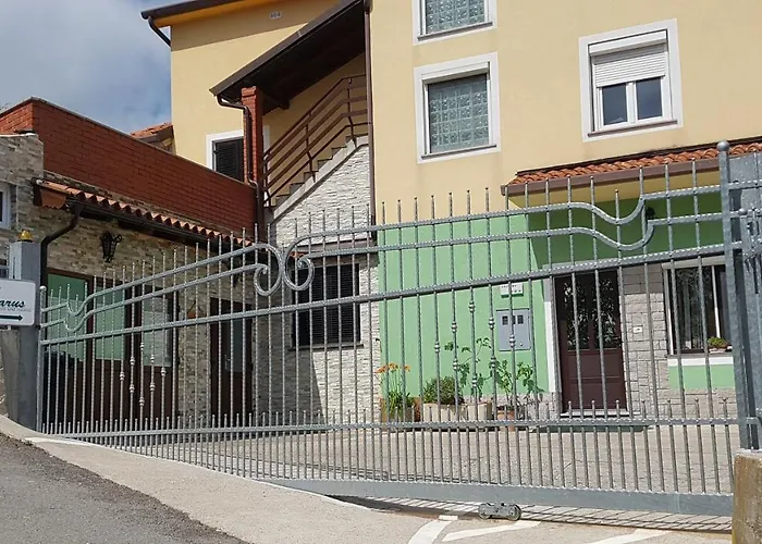 Apartment And Rooms Parus Manzano