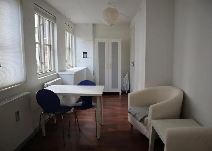 Rooms In Quiet Yellow Courtyard Apartment Kopenhagen