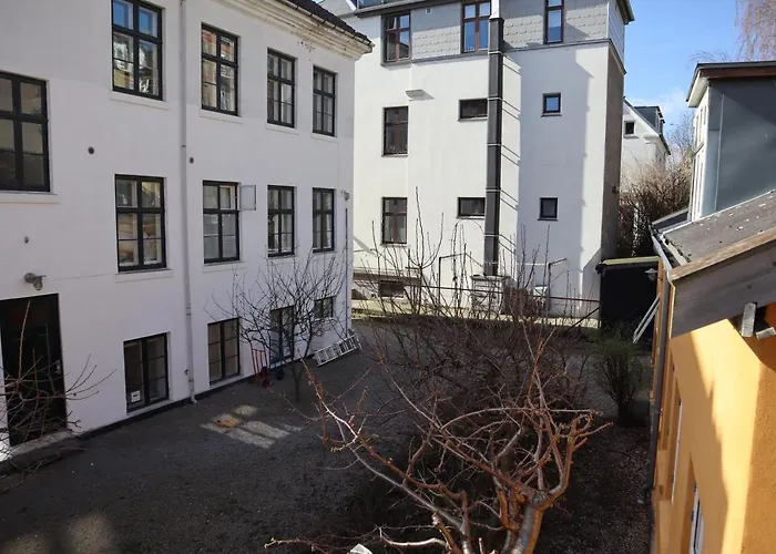Rooms In Quiet Yellow Courtyard Apartment Kopenhagen