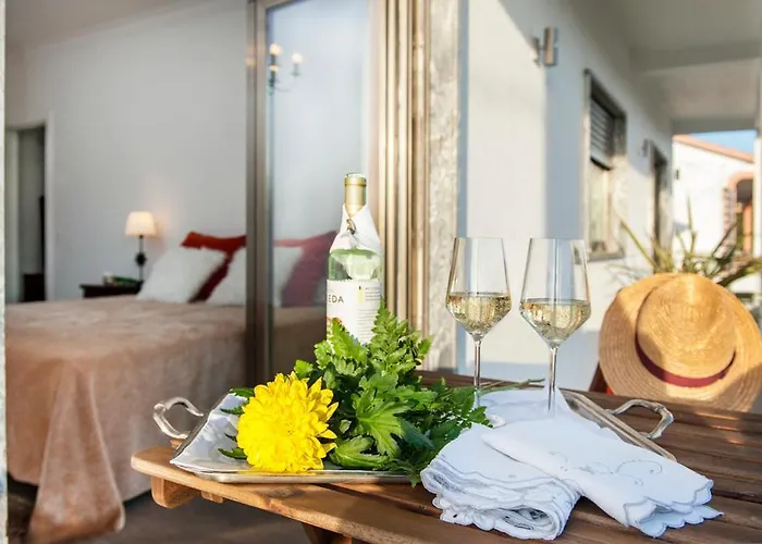 Beachouse - Surf, Bed & Breakfast