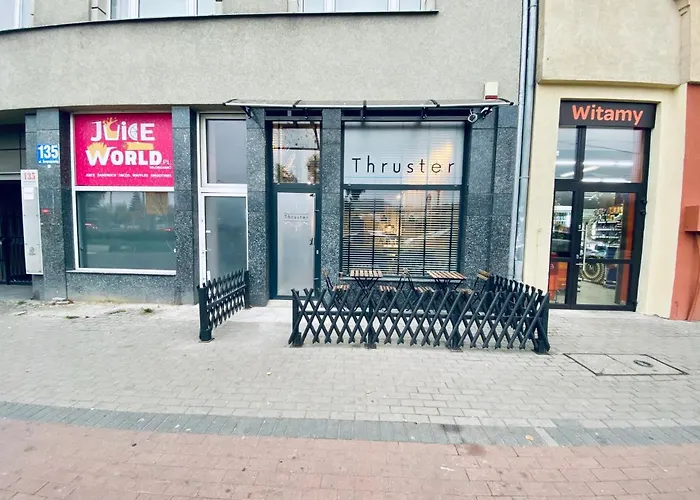 Hotel Thruster - mini kino, lobby, kuchnia, netflix Gdynia