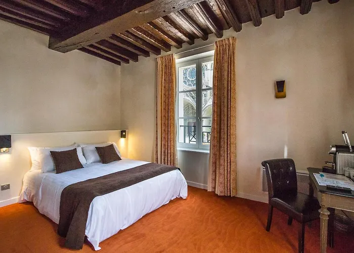 Bed and Breakfast Logis du Parvis ***Face Cathédrale/in front of the Cathedral*** à Laon