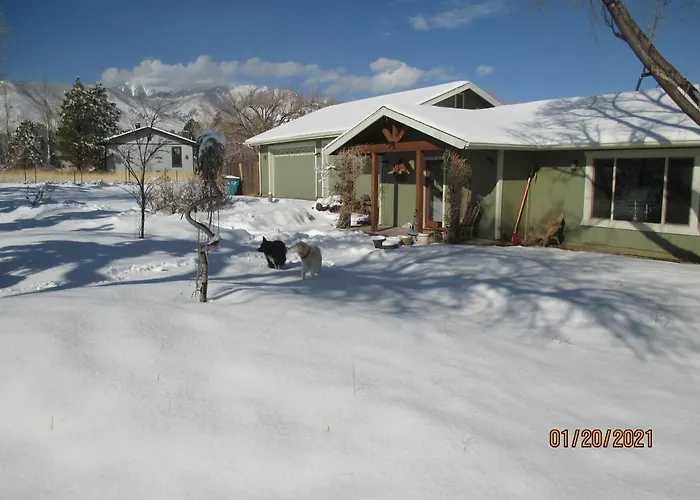 Peaks Wildernest House Bed And Breakfast - Vaccinations Required