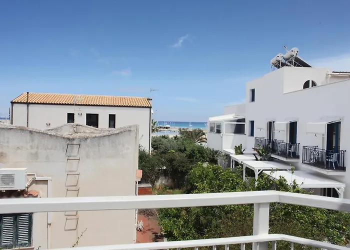 Beachside Rooms & Suites