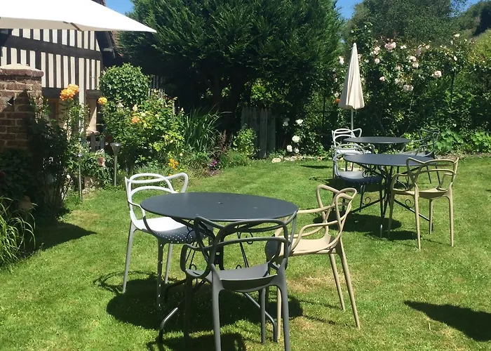 La Maison De La Plage - La Cerisaie Bed and Breakfast Honfleur