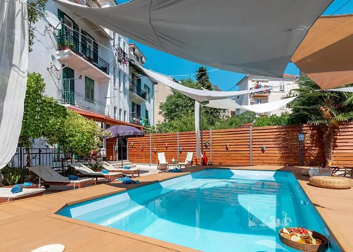 Evala Luxury Rooms With Pool And Garden Split