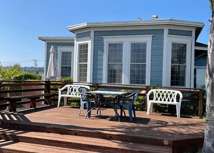 Edgewater Beach Inn & Suites