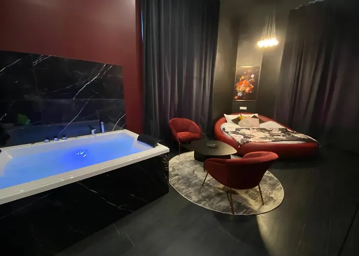 Legend Majestic Superbe Love Room - Jacuzzi - Champagne - Romantisme - Parking Prive Gratuit Mâcon