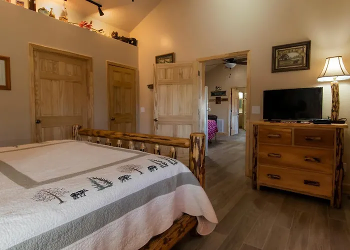 Calhoun House Inn & Suites