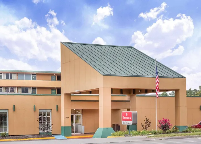 Ramada By Wyndham Roanoke Hotel