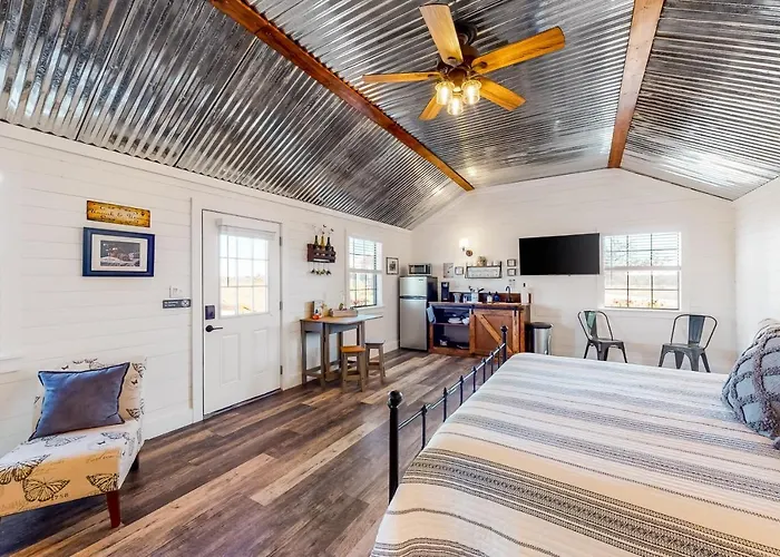 Wine Country Cottage 3