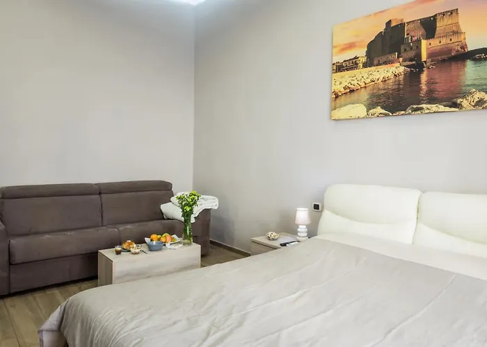 Parthenope Suite Rooms Vomero Vanvitelli A 2 Min Quartieri Spagno Via Toledo Napels