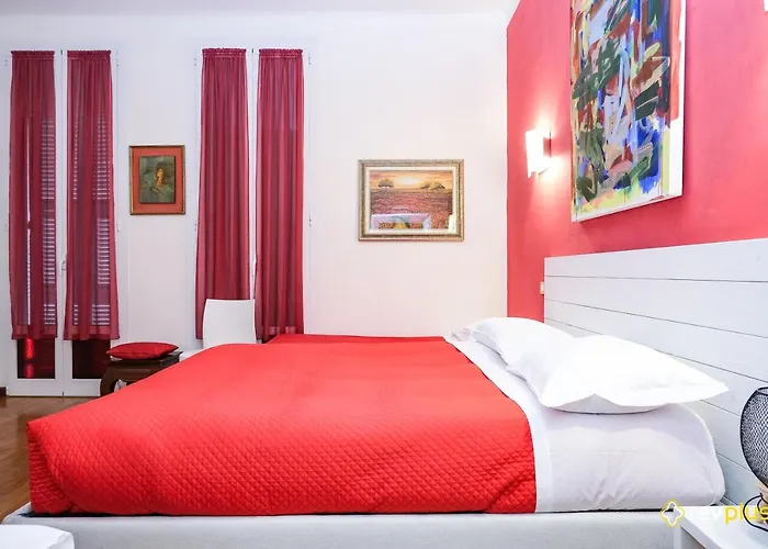 Lia Rooms
