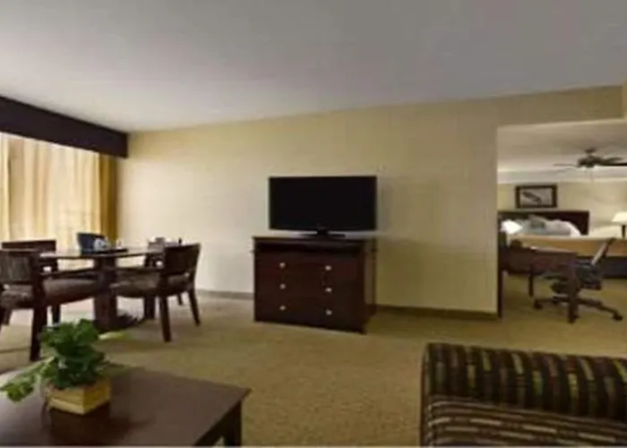 Wyndham Garden Hotel Newark Airport