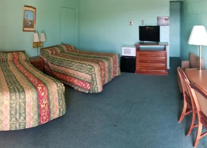 Holiday Host Motel